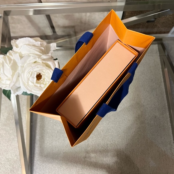 Small Louis Vuitton Magnetic Gift Box Set - Picture 10 of 16